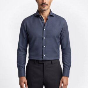 Camicia su misura Lino Blu Cobalto indossata, vista frontale