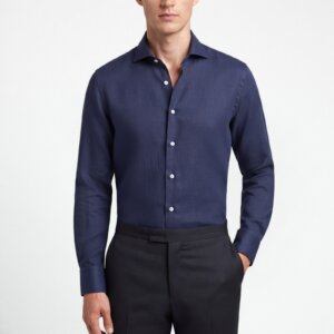 Camicia su misura Lino Blu Genziana indossata, vista frontale