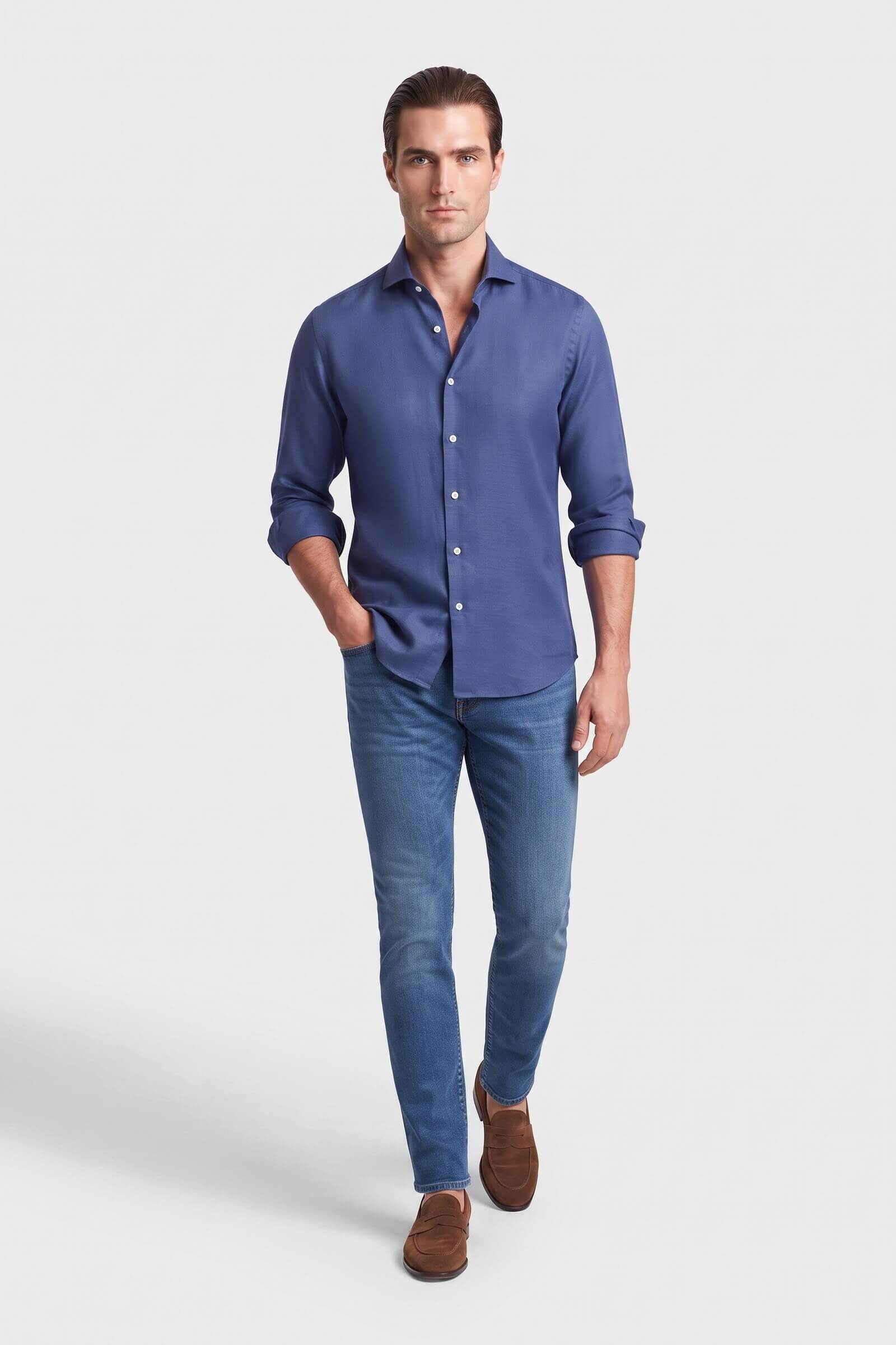 Camicia su misura Lino Blu Oltremare in un look casual