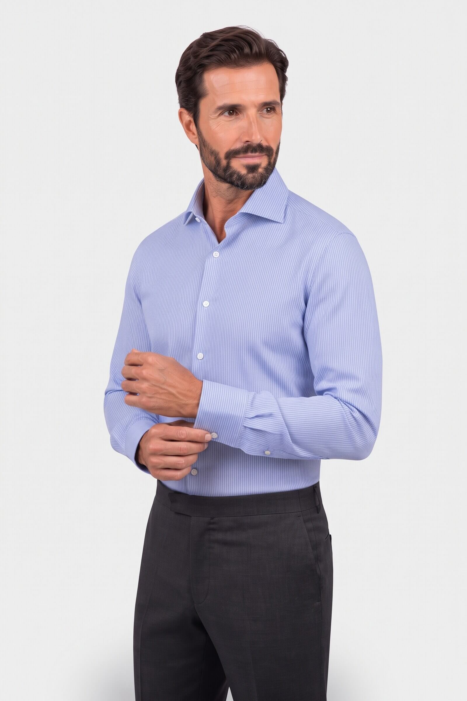 Camicia su misura Lino Micro Rigato Azzurro indossata, vista di tre quarti