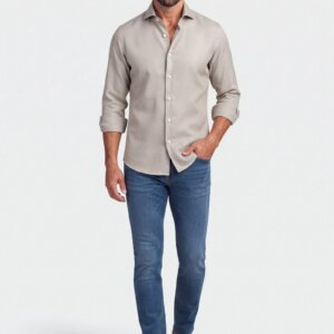 Camicia su misura Lino Papiro in un look casual