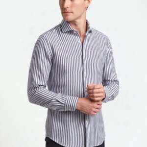 Camicia su misura Lino Rigato Yacht Club indossata, vista di tre quarti