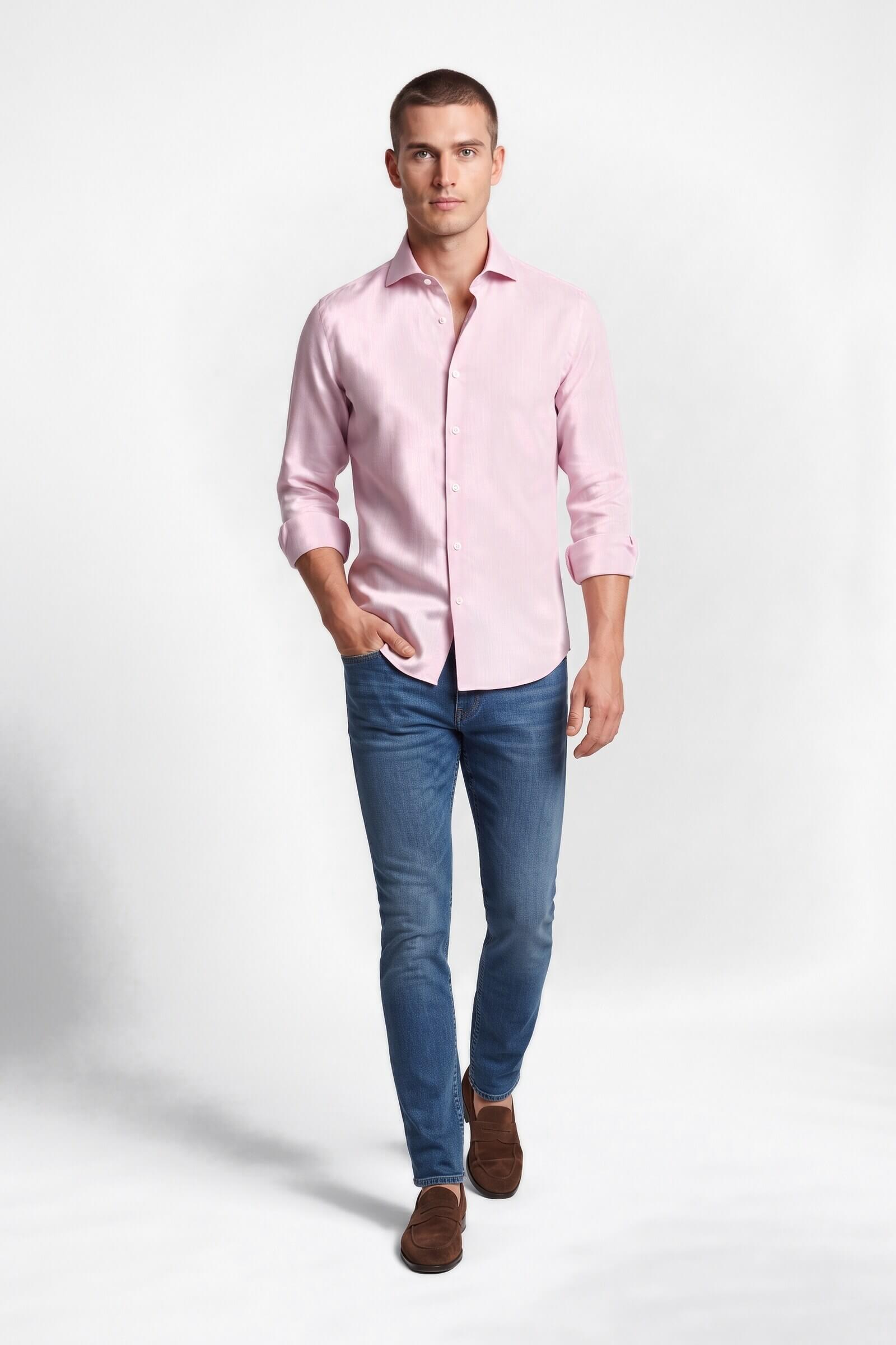 Camicia su misura Lino rosa chiaro in un look casual