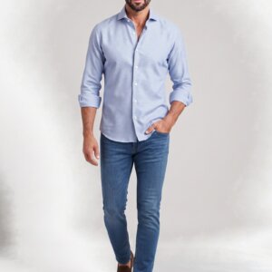 Camicia su misura Oxford Americano Azzurro in un look casual