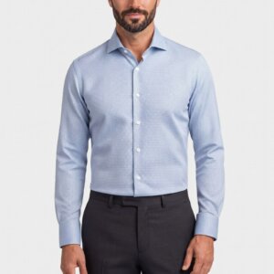 Camicia su misura Oxford Azzurro Fiordaliso indossata, vista frontale