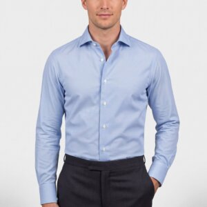 Camicia su misura Popeline Azzurro Impero No Iron indossata, vista frontale