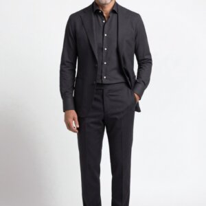 Camicia su misura Popeline Nero Setato in un look elegante