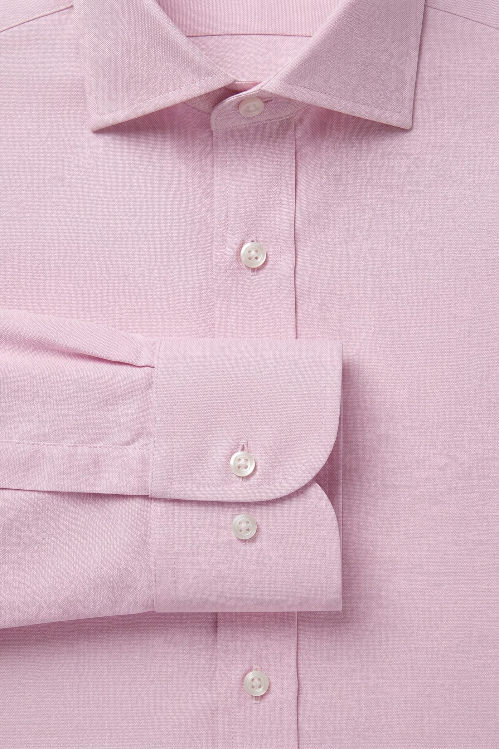 Particolare del polsino della camicia su misura Popeline Rosa