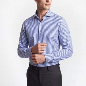 Camicia su misura Twill Rigato Banker Blu Notte indossata, vista di tre quarti