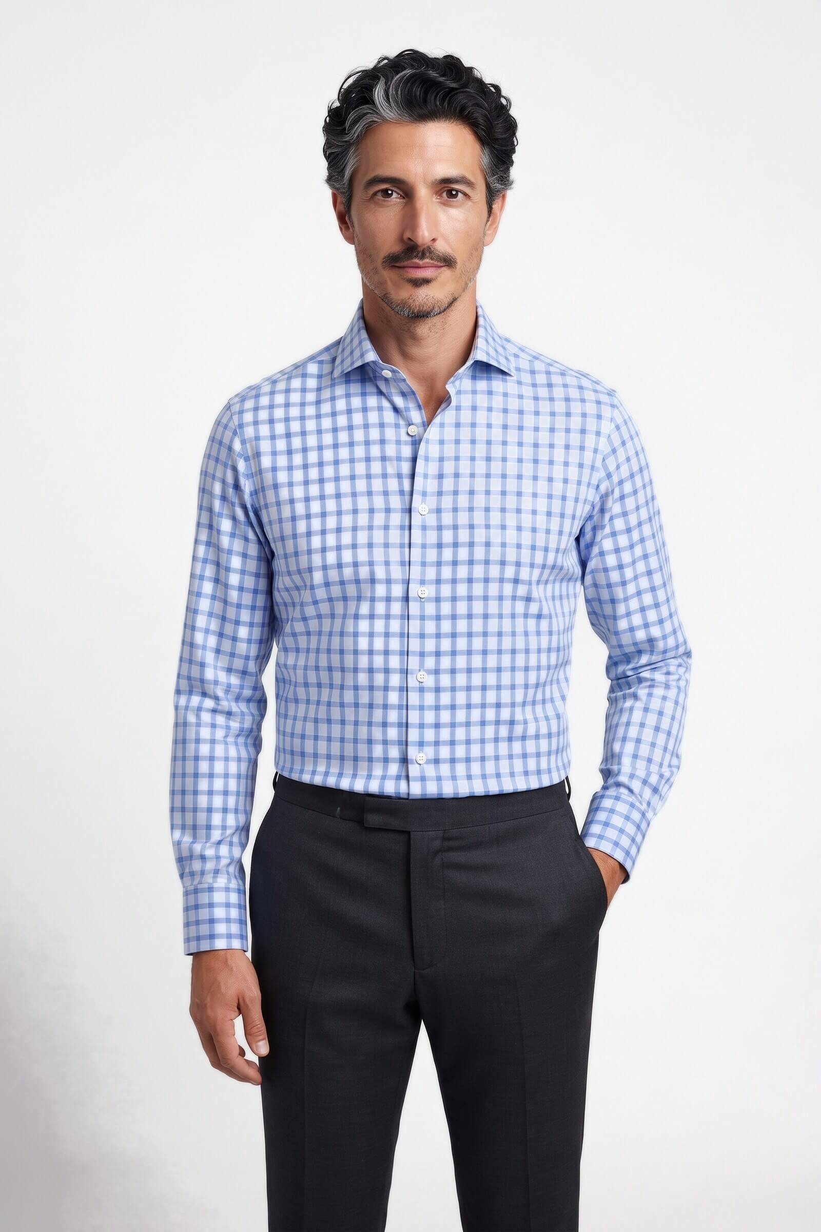 Camicia su misura Zephir Quadrettato Azzurro Chiaro indossata, vista frontale