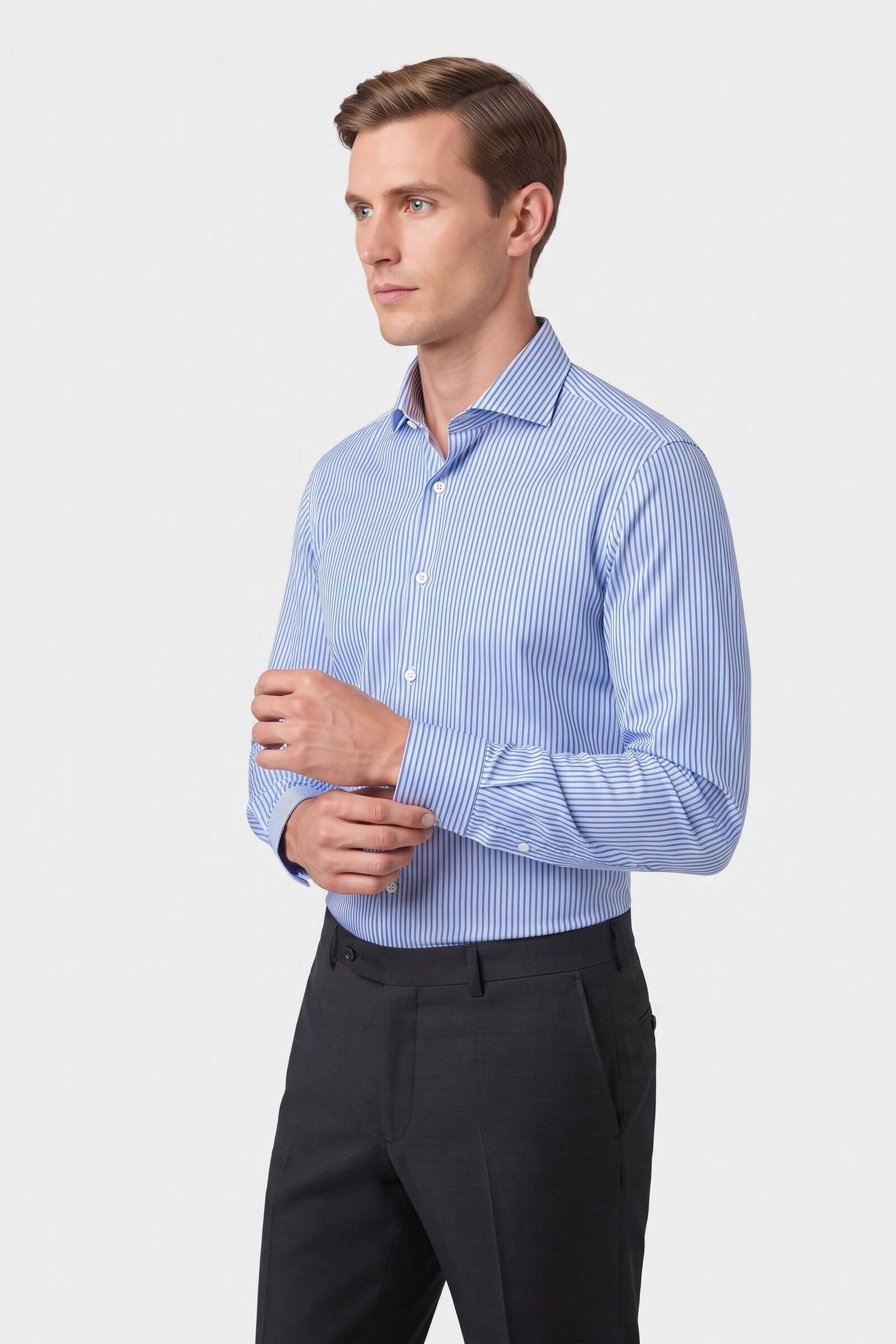 Camicia su misura Zephir Quadrettato Celeste indossata, vista di tre quarti